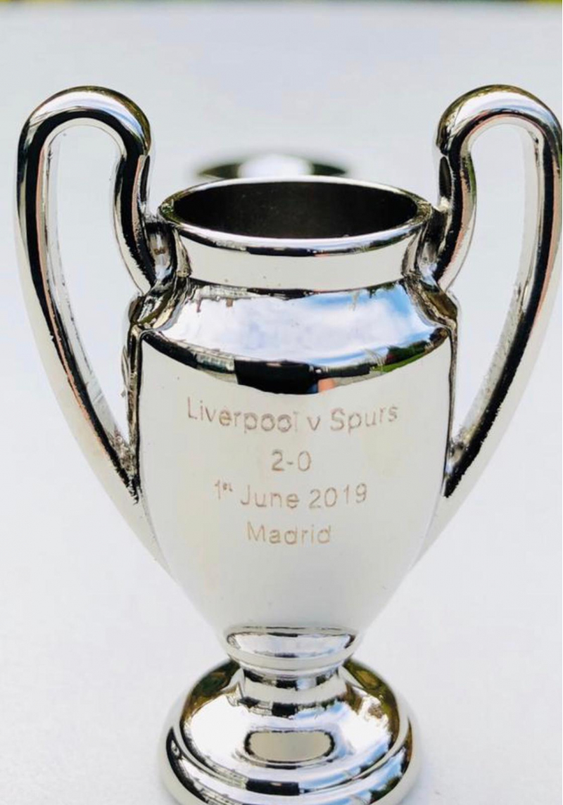 Liverpool Fc Trophies / Liverpool FC Lift Premier League Trophy After